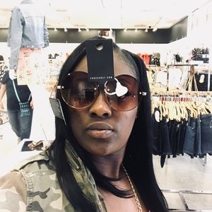 Meet your Posher, Leticia